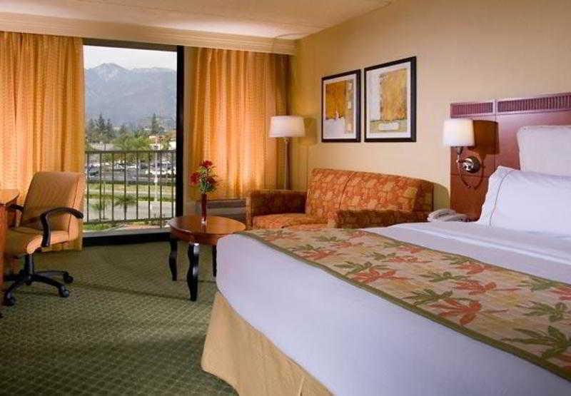Courtyard By Marriott Los Angeles Pasadena/Monrovia Exteriör bild